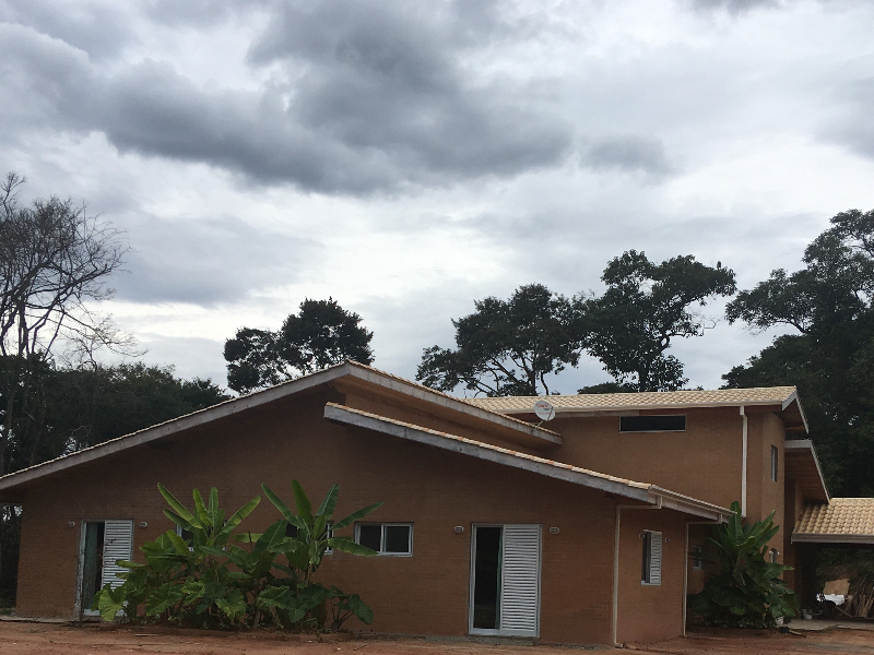 Construção em tijolo modular solo-cimento